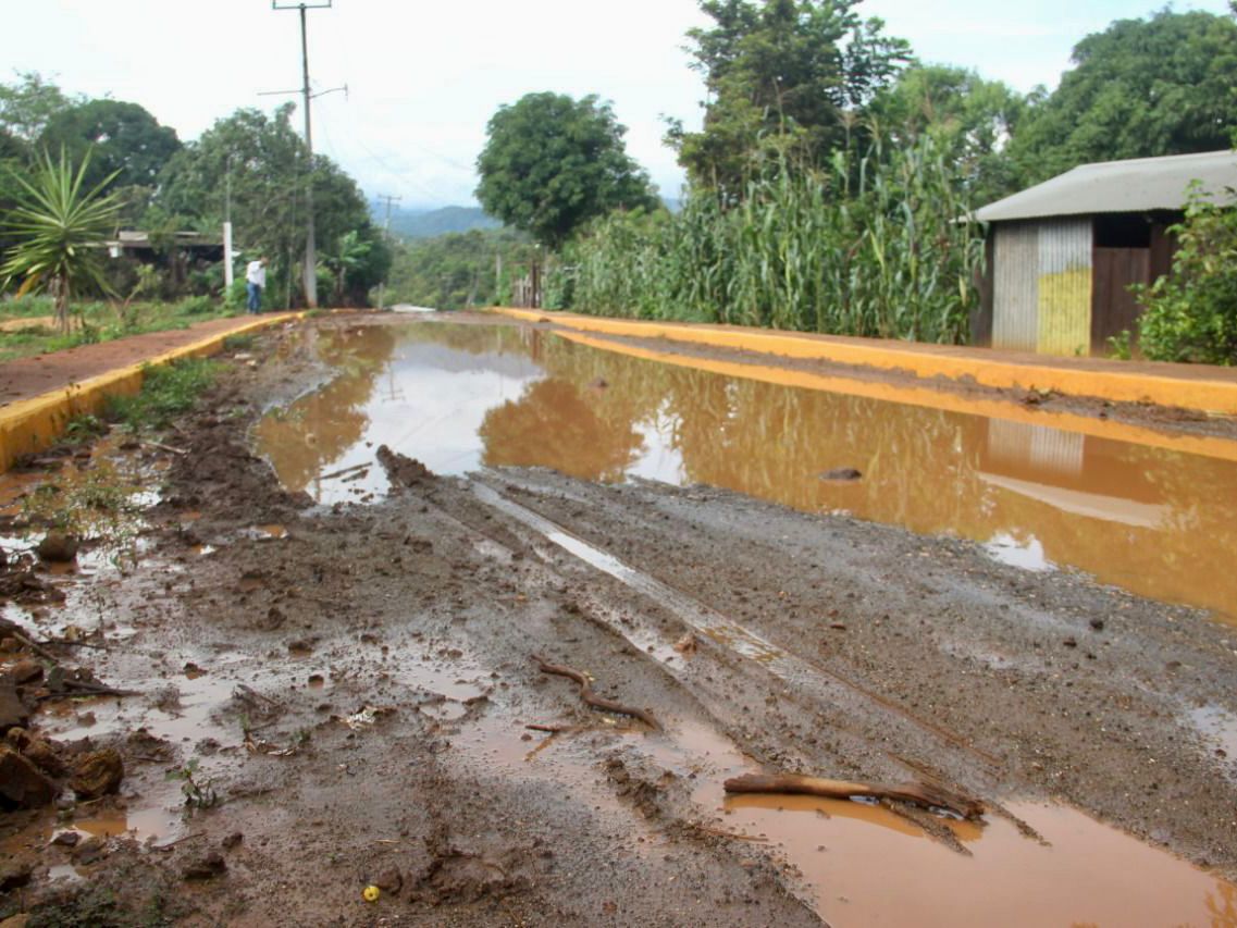 Pobladores de Soteapan denuncian obras municipales “fantasmas”